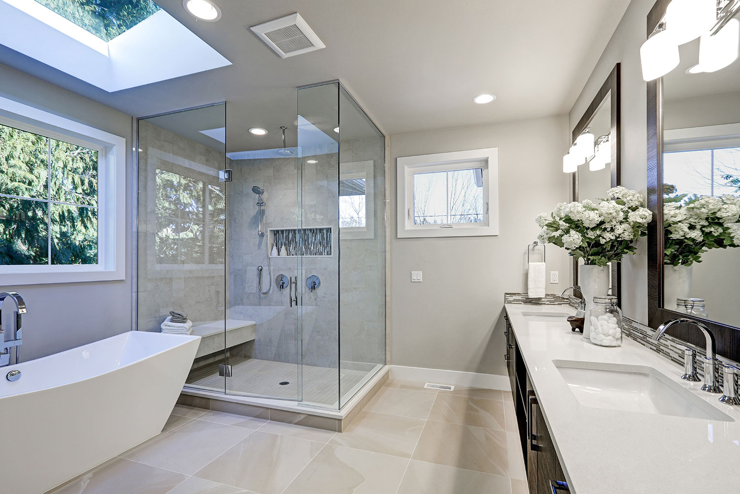 Walk-In Shower vs. Bathtub: Which One Is Better for Your Bathroom?